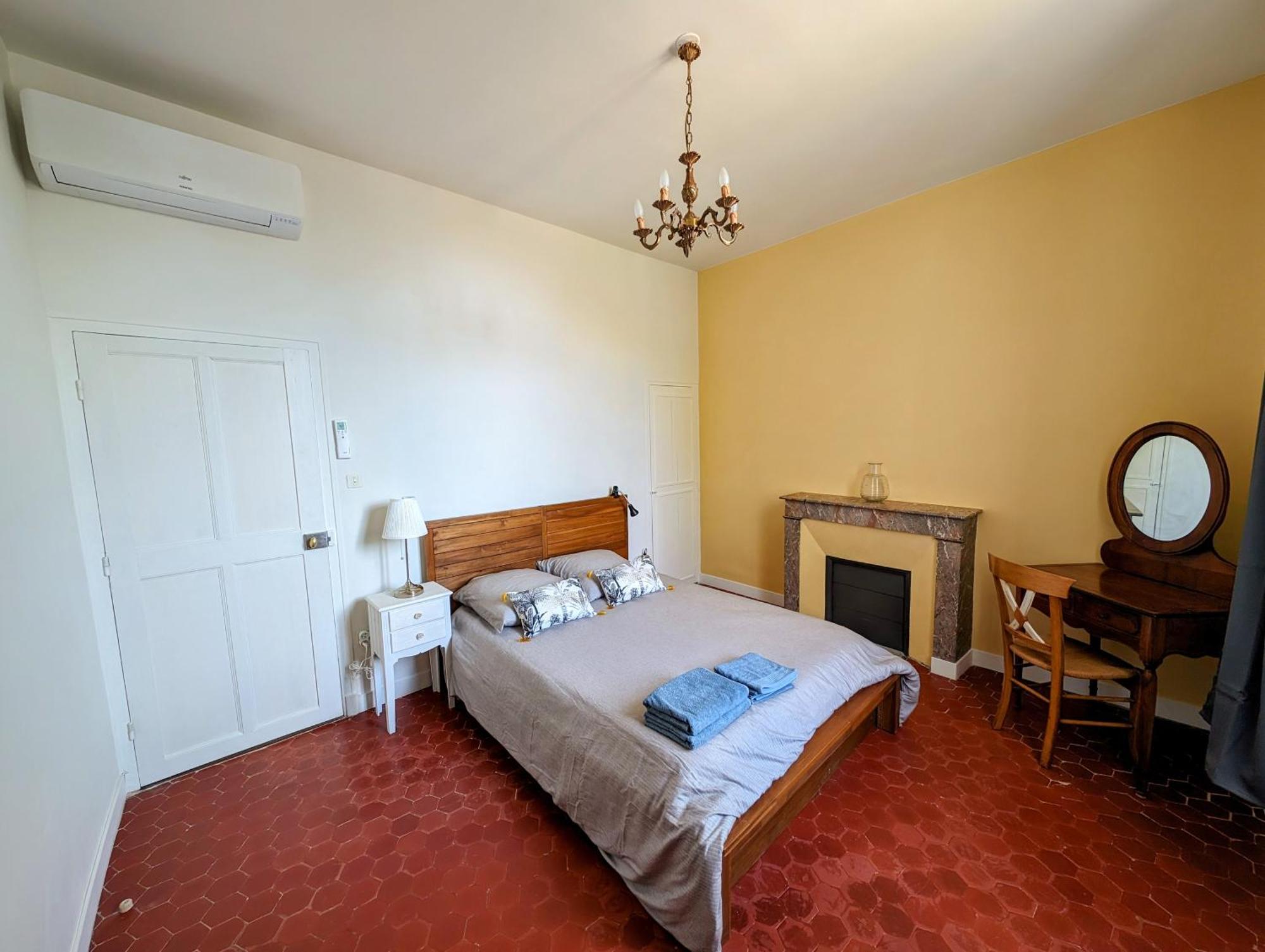 Maison De Style Tout Confort, Position Ideale, Avec Clim Et Petit Exterieur Orange  Eksteriør billede
